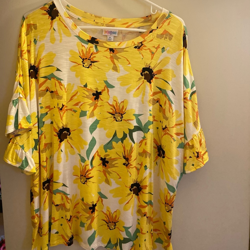 Lularoe Unicorn sunflowerDahl top